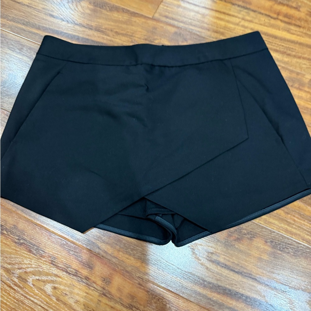 Express Black Women's Skorts